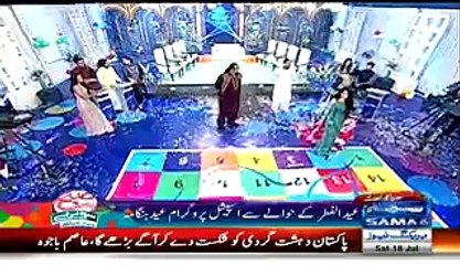 Famous Qawwal Amjad Sabri dancing with Neelam Munir