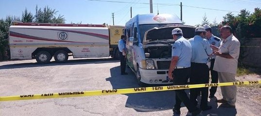 Tanker, servis minibüsüne çarptı: 15 yaralı