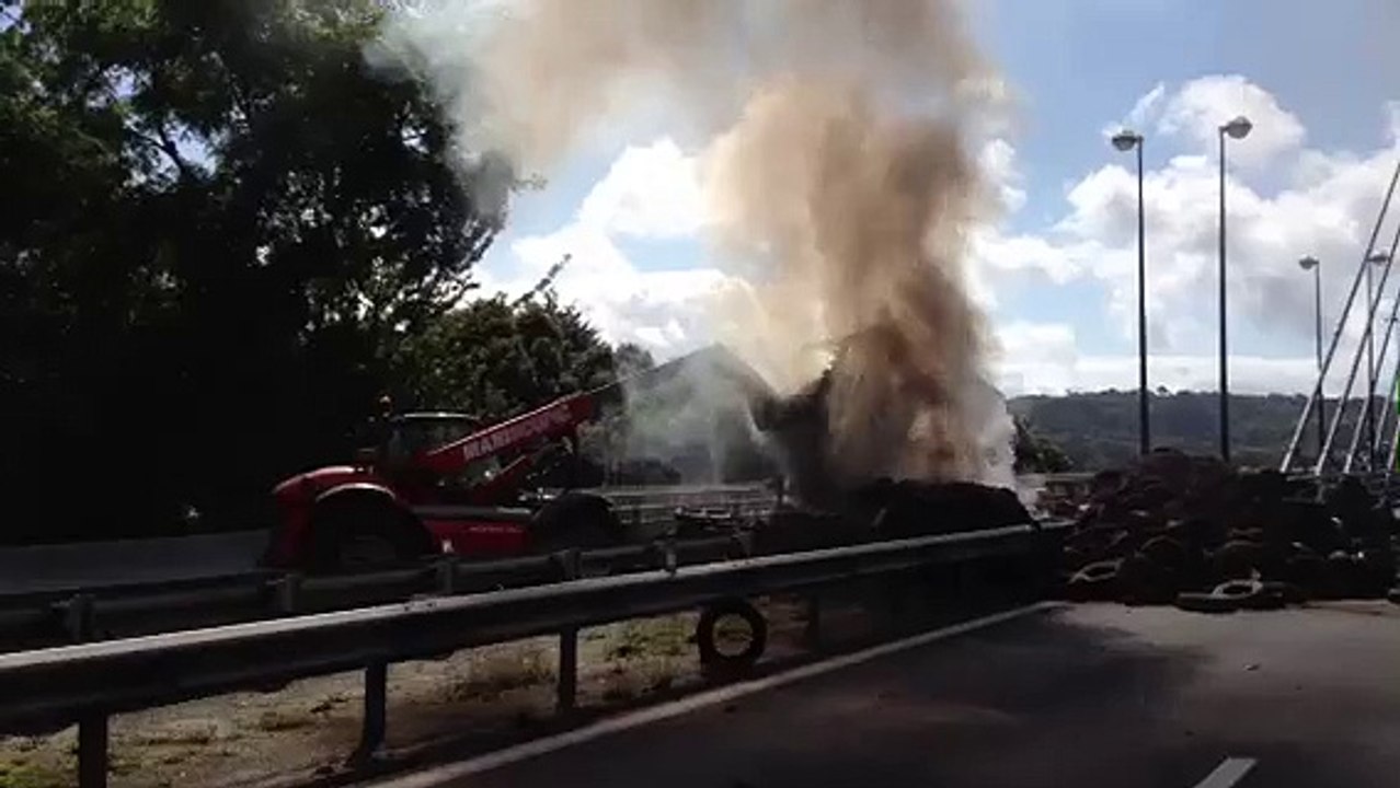 Blocage du Pont de l'Iroise par les agriculteurs
