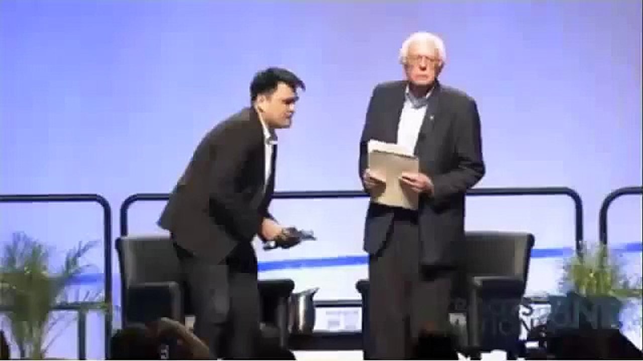 BERNIE SANDERS RESPONDS TO BLACK LIVES MATTER PROTESTERS