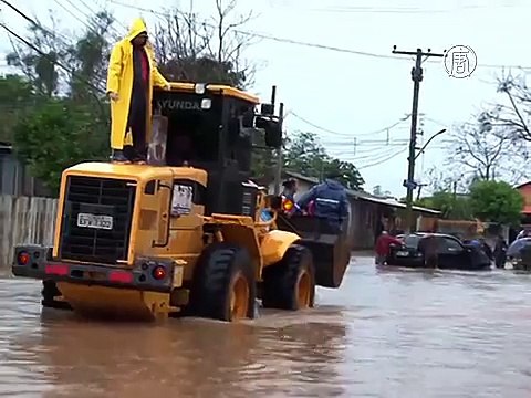 Десятки тысяч бразильцев эвакуируются из-за ливней