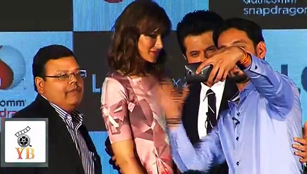 Very Seductuve Nargis Faqhri & Anil Kapoor @ LG SMart Phone Launch