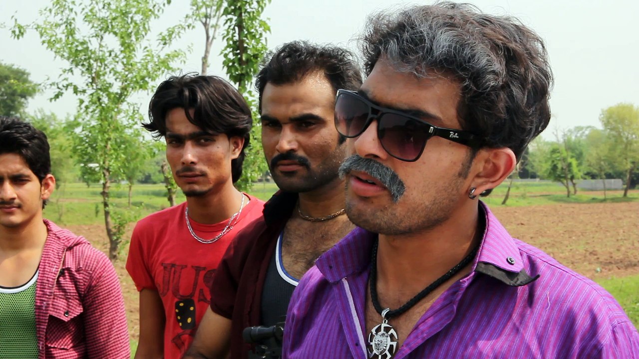Hollywood Bollywood " Chootia bana raha hai" a  Manoo Bhai's famous Dialogue