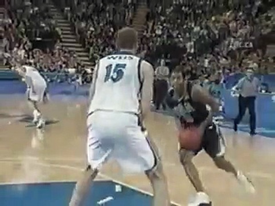 Vince Carter - Olympic Dunk over 7'2'' Frederic Weiss