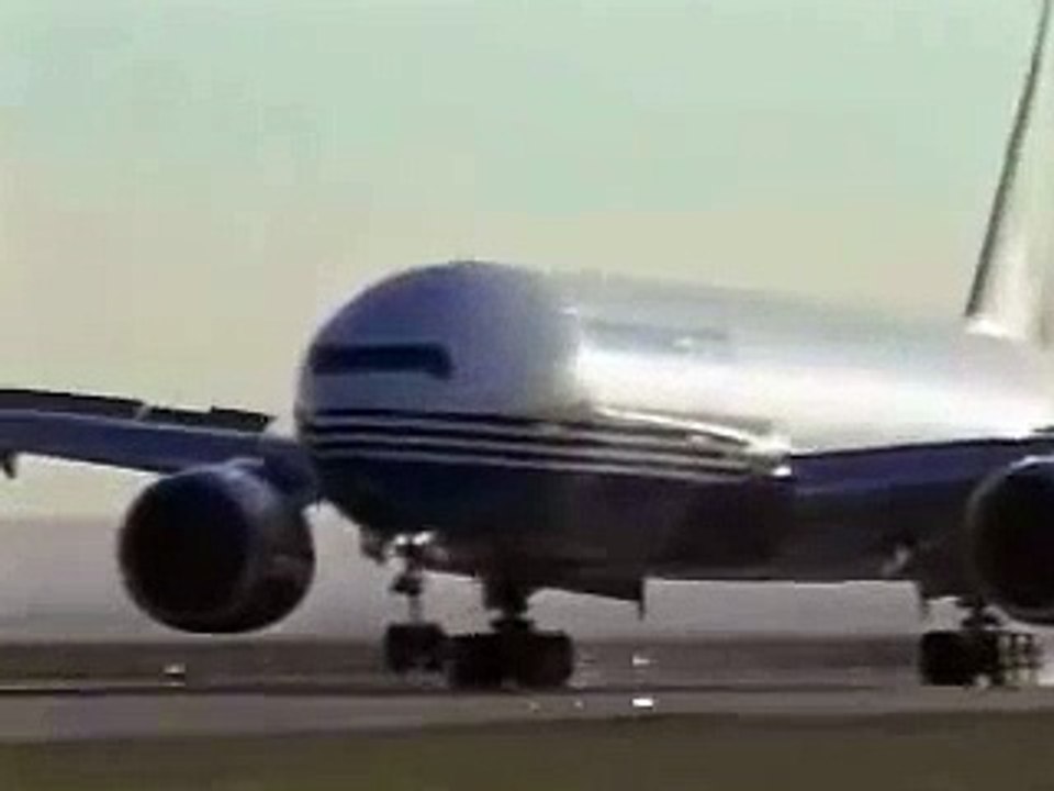 777 Crosswind Landing