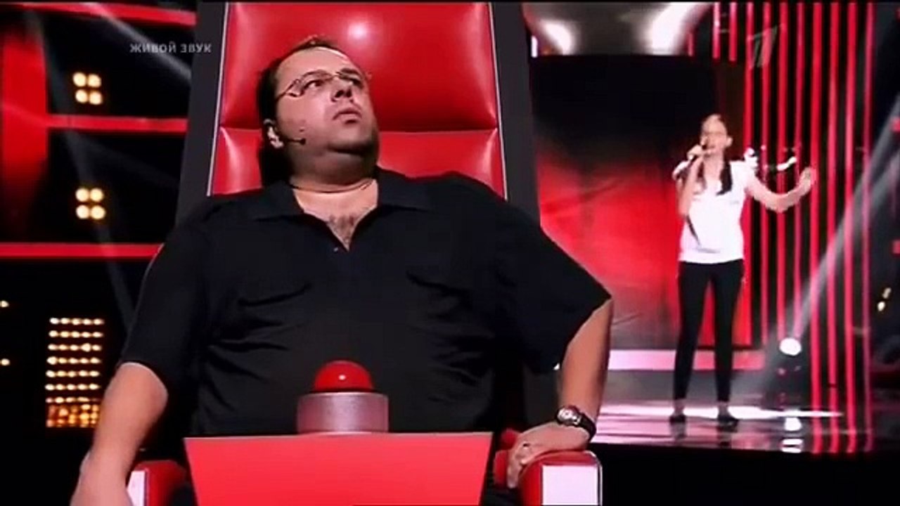 Une jeune fille chante l'opéra du Cinquième élement dans The Voice - Voix magique