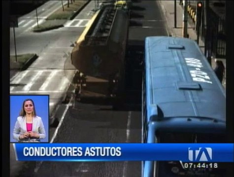 Conductores de transporte pesado son captados invadiendo el carril exclusivo