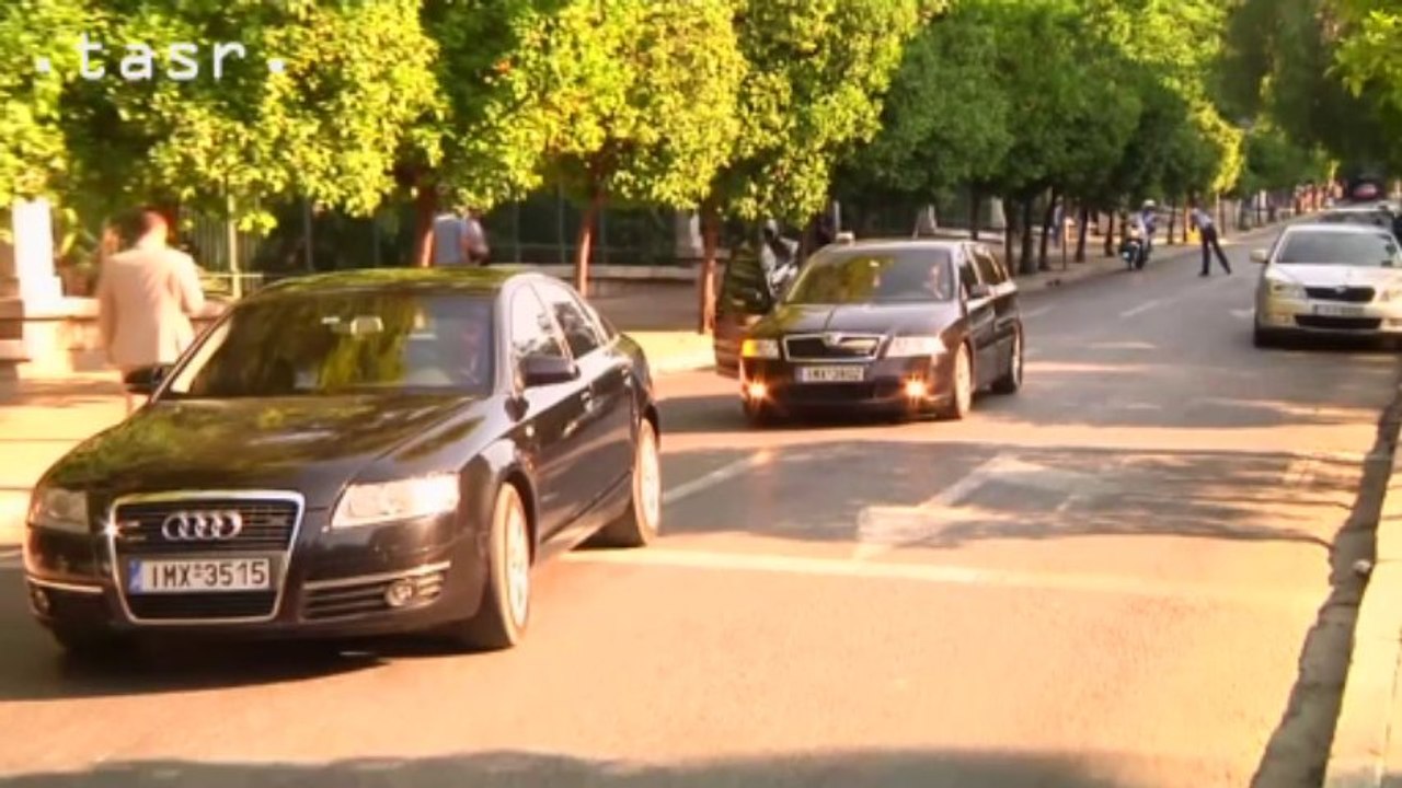 Grécky minister financií Janis Varufakis oznámil, že odstupuje z funkcie