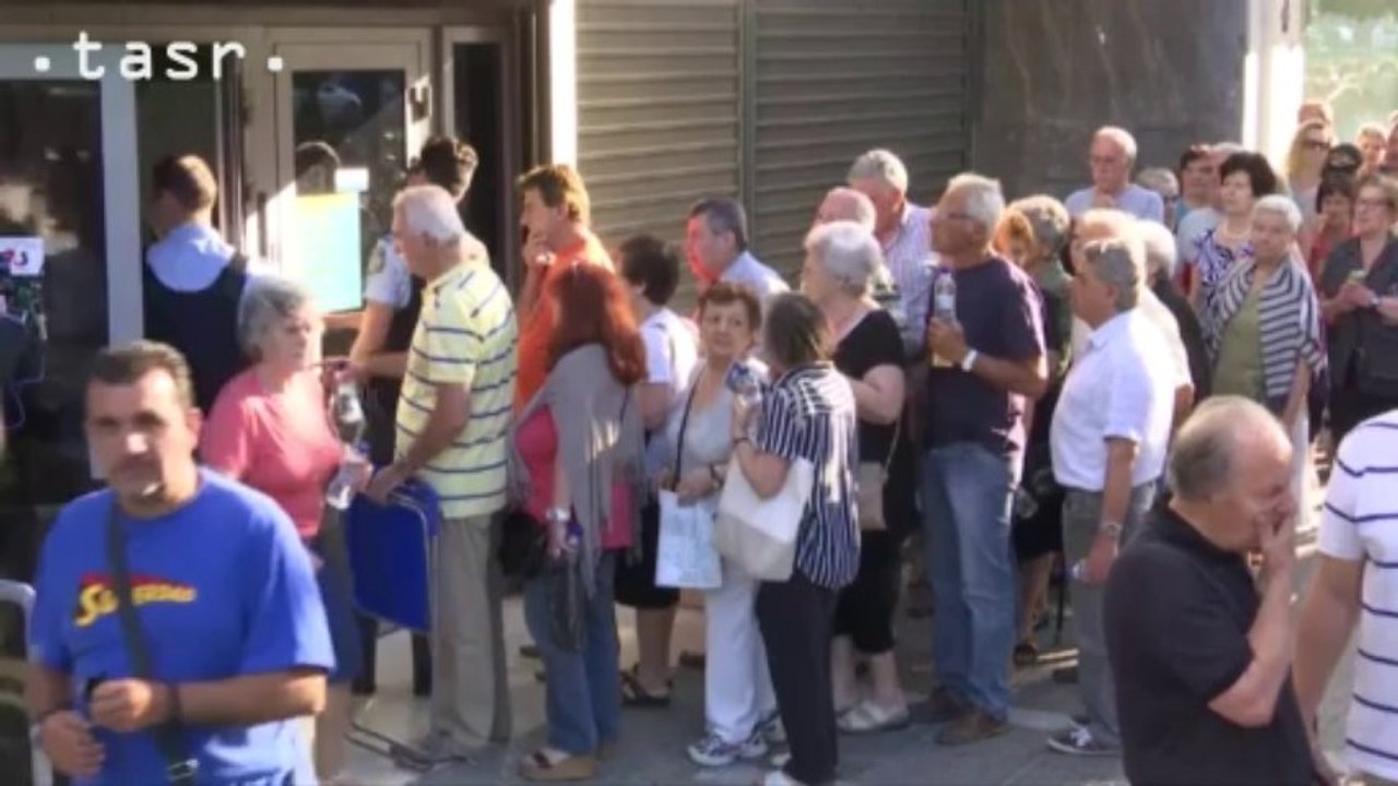 Grécke banky umožnili dôchodcom vyberať si po 120 eur 
