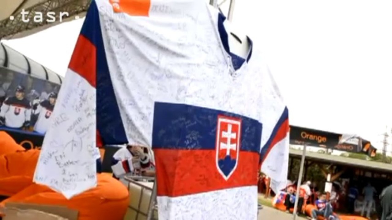 Bývalý reprezentant J. Lašák mal autogramiádu v ostravskej fanzóne