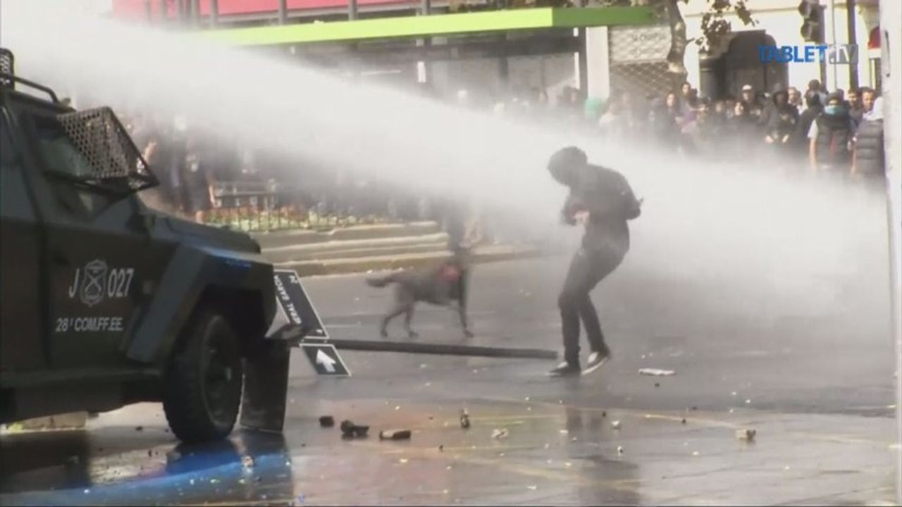 Protest študentov v Čile prerástol do potýčok