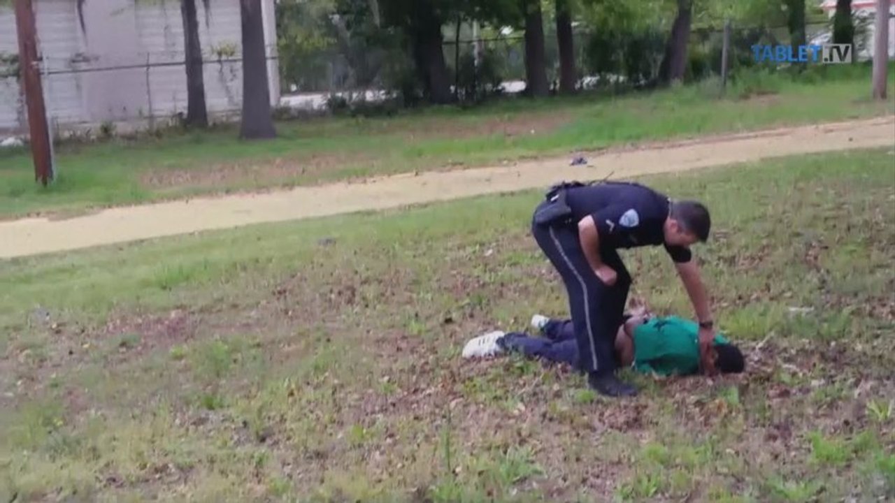 Bieleho policajta obvinili z vraždy černocha v Južnej Karolíne