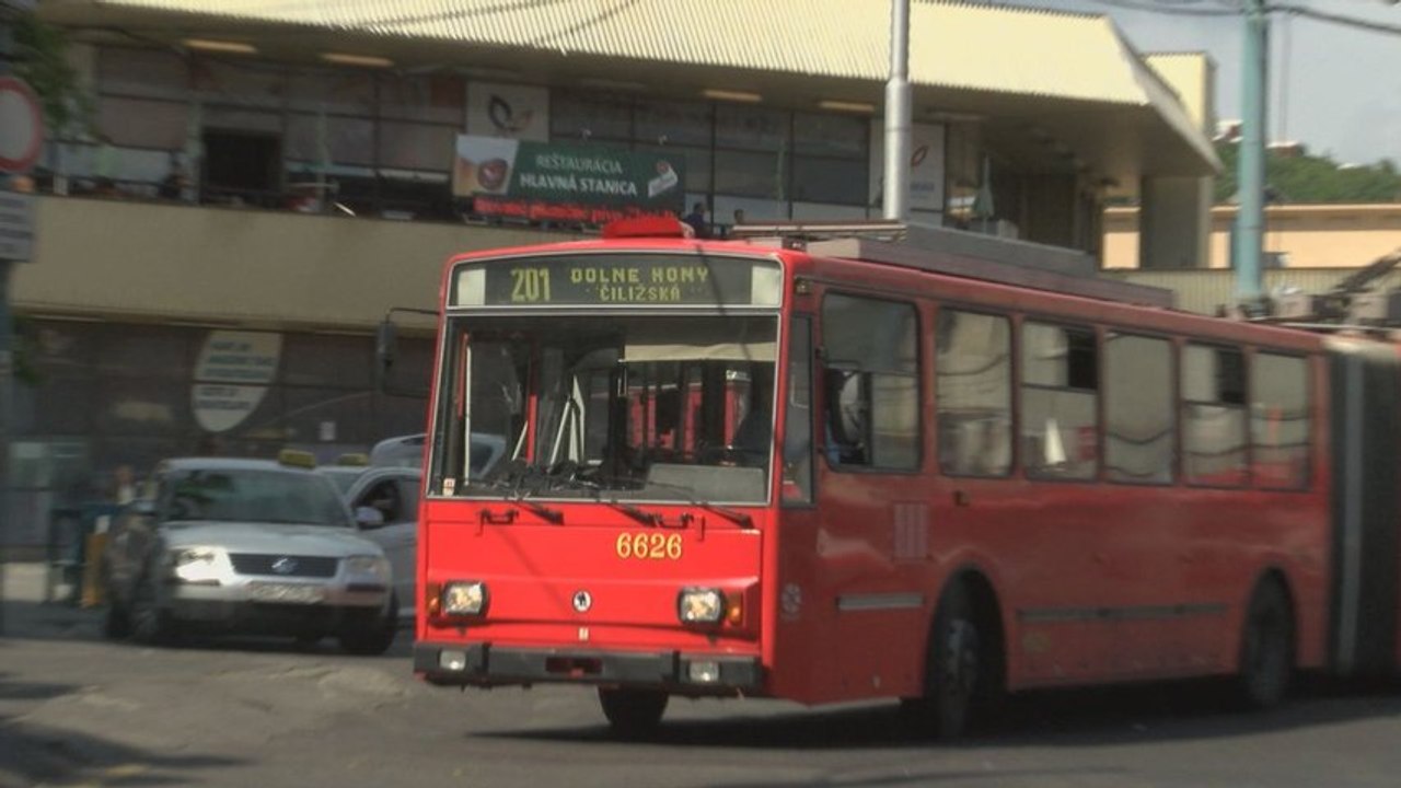 Odborári nesúhlasia s nižšou dotáciou pre DPB, varujú aj pred štrajkom