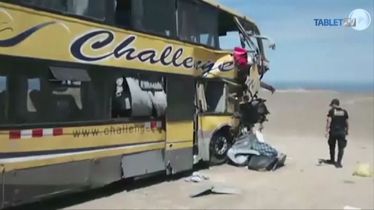 PERU: Pri veľkej dopravnej nehode troch autobusov zahynulo najmenej 37 ľudí