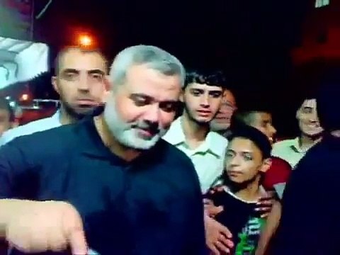 شاهدو اسماعيل هنية يقلى فلافل فى شوارع غزة خلال جولة له