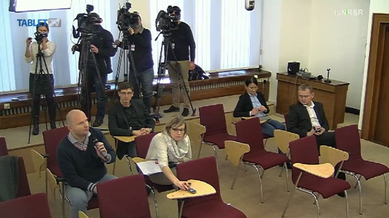 ZÁZNAM: Vláda ide otvárať 2. pilier, aby mala peniaze na sociálne balíky 