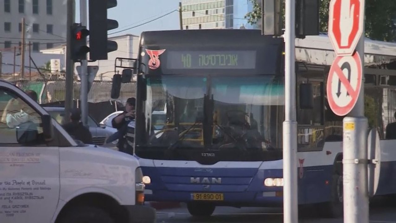 Muž pobodal v autobuse počas rannej špičky deväť ľudí