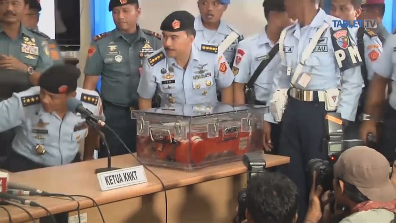 Potápači vytiahli z mora aj druhú čiernu skrinku letu smrti AirAsia