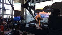 Alain Souchon chante pour les personnes handicapées