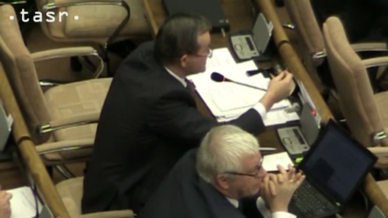 Minister J. Počiatek čelí odvolávaniu 