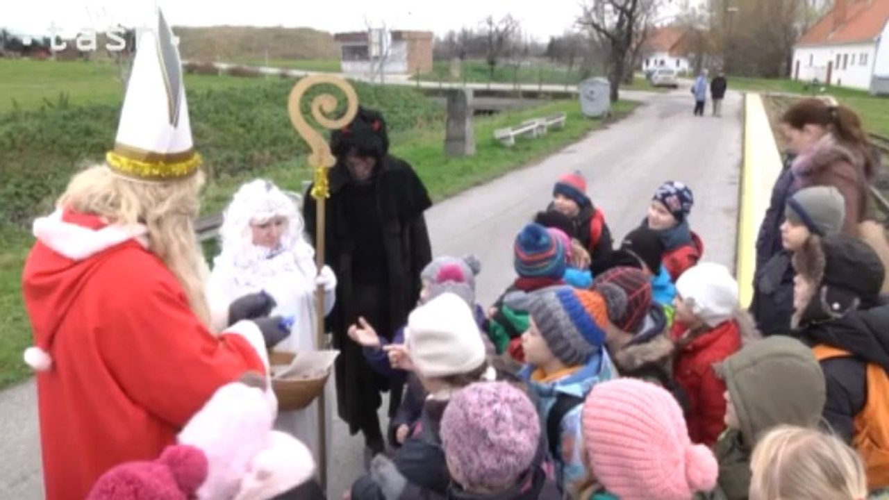 NITRA: Školáci zažili Mikuláša i historický parný vlak 