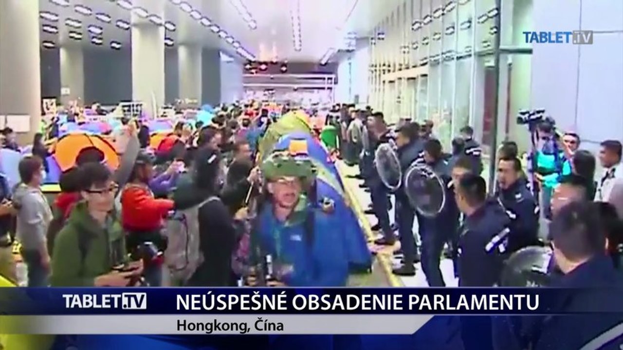 Protestujúci v Hongkongu sa neúspešne pokúsili obsadiť parlament