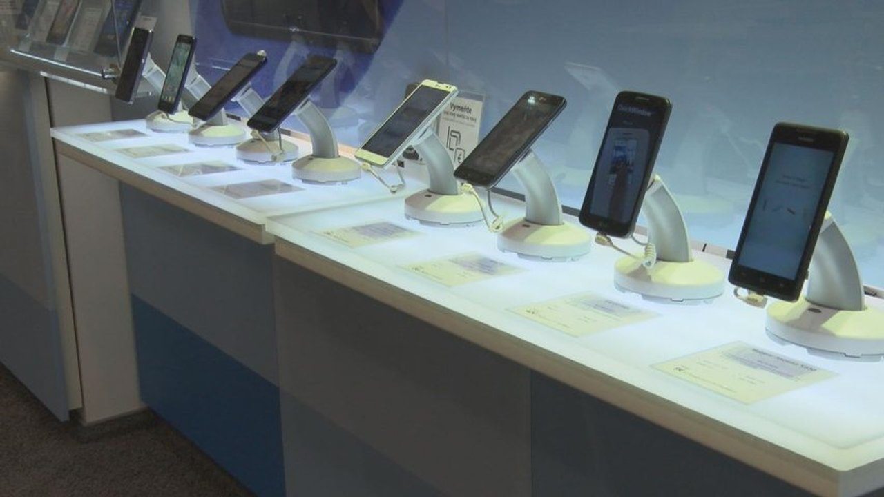 Na trhu mobilných telefónov v SR začínajú dominovať smartfóny