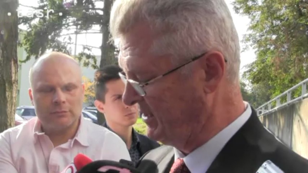 Exminister László Sz. pociťuje obvinenie ako politický tlak 
