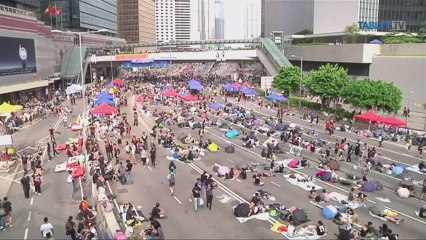 PROTESTY V HONGKONGU POKRACUJU 1.10.2014