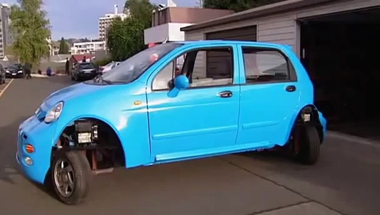 WATCH- Car Makes a Spin when Parking, Rotates 180 Degrees