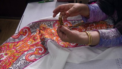 applying piping to neckline