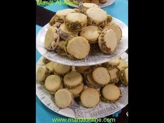 بسكويت محشي بالتمر 2012- منال العالم