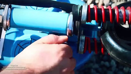 Il s'échappe grâce à sa trottinette motorisée