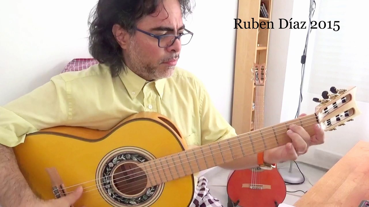 "Media Guitarra" Santos 27 cherry / The female sound of new generation Andalusian / Best flamenco guitars of Spain