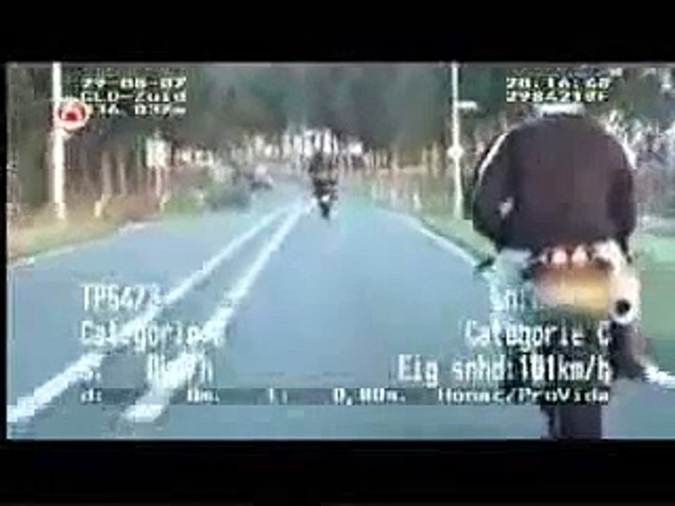 Dutch Police | Chasing a motorcyclist | Wheelies