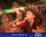 شرمیلا فاروقی میٹھا پان کھا کر ڈانس کرتے ہوئے،ں