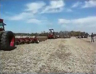 IH 1566 BS, 1468, 1466, 1066 plowing
