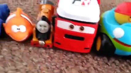 Kids Toy Race CARS 2 TOYS - DINSEY PIXAR CARS COLLECTION LIGHTNING MCQUEEN RACING.mp4