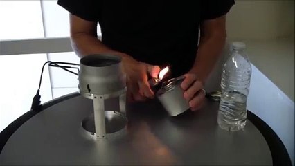 Candle Charger - recharger son téléphone avec une bougie et de l’eau