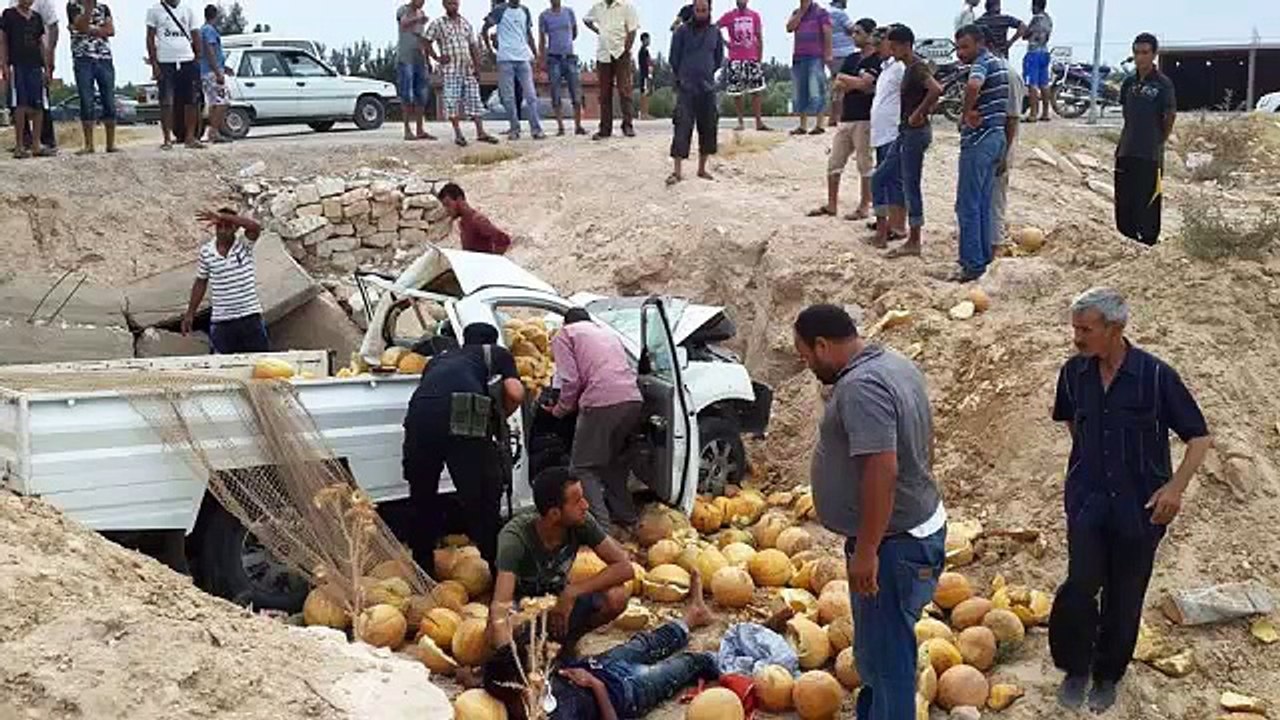الصورة1: القيروان:حادث مرور بالطريق الرابطة بين القيروان ونصرالله على مستوى منطقة البراهمية مساء يوم أمس الثلاثاء ..أسفر