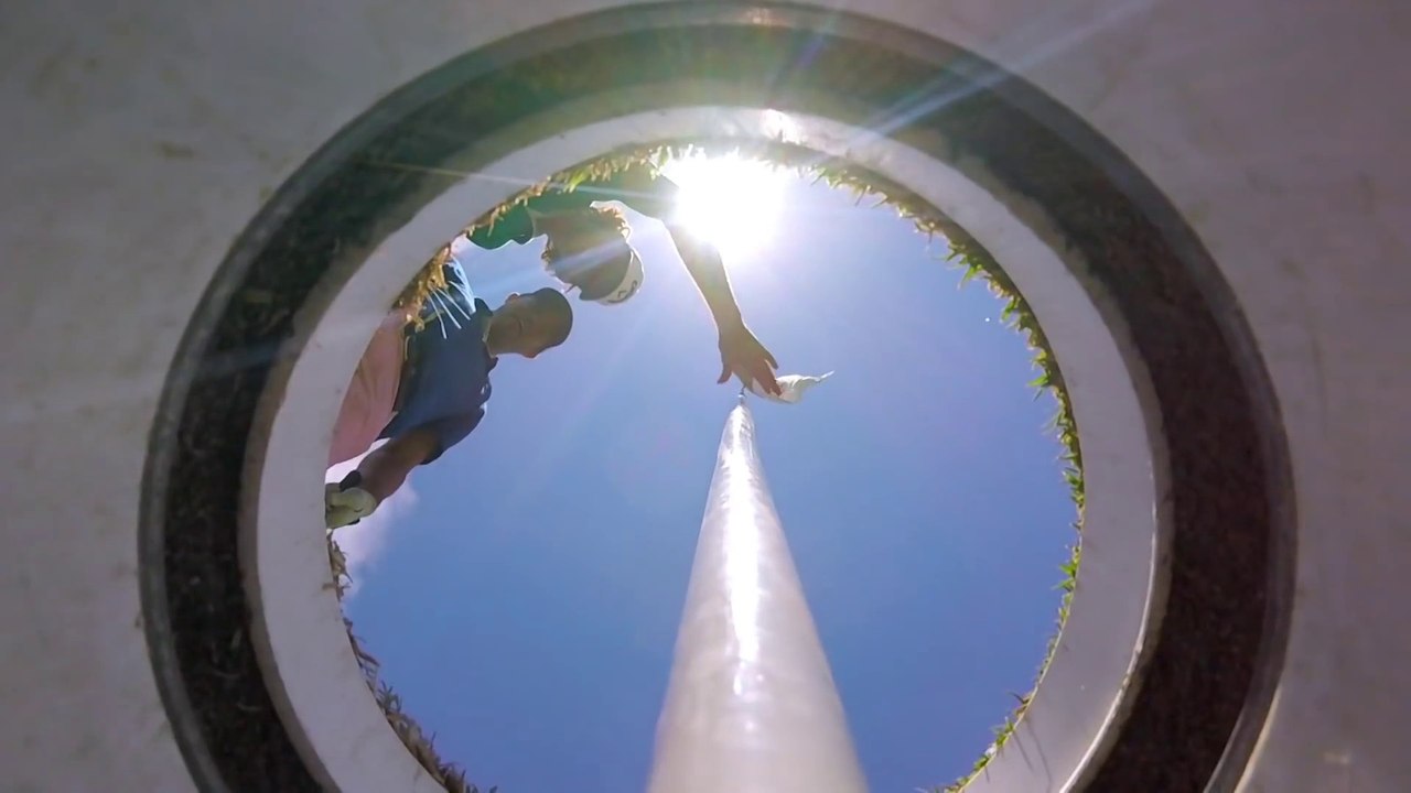 Des golfeurs utilisent la nouvelle GoPro Hero 4 comme balle de golf - Images énormes!