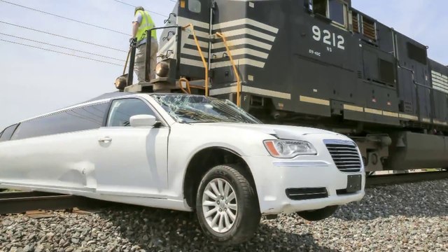 Limousine gets hit and destroyed by a Train while stuck on Tracks at Crossing