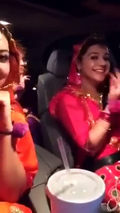 daysi dance in bus