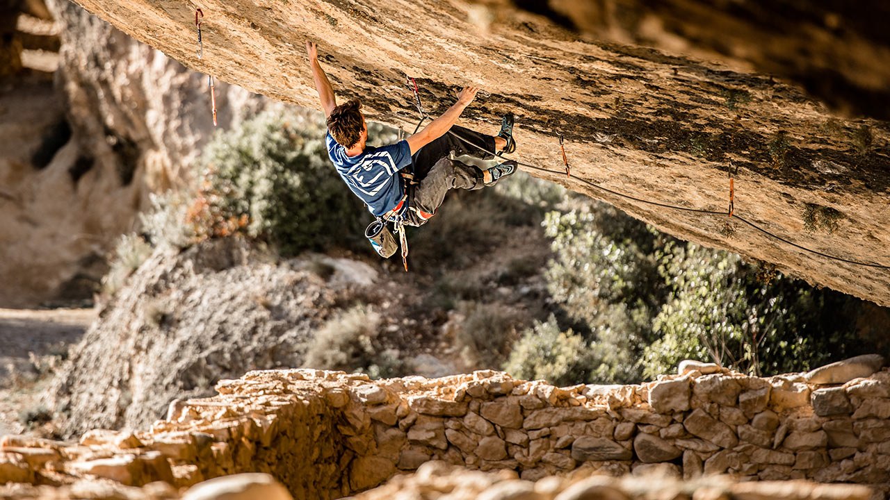 Stefano Ghisolfi Repeats Chris Sharma's 'Demencia Senil' (9a+)...