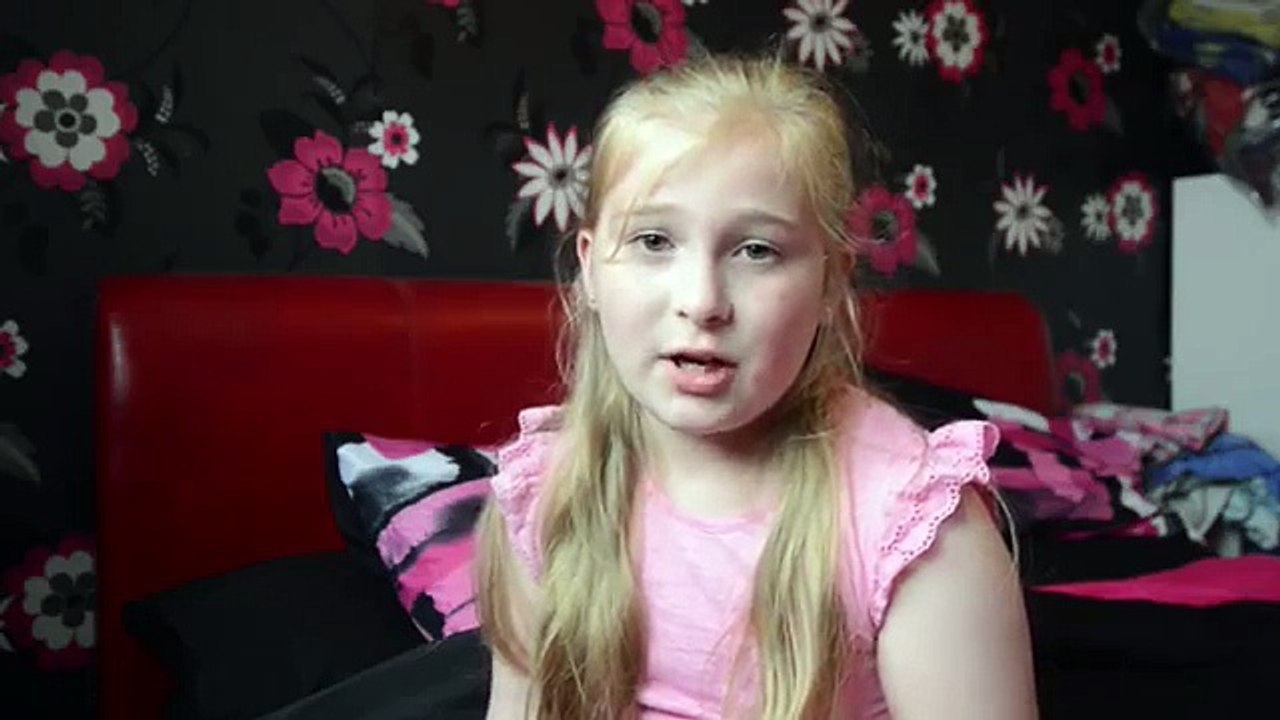 Parce qu'elle trouvait la plante jolie, elle l'a touché et voilà le résultat pour cette fillette de 10 ans