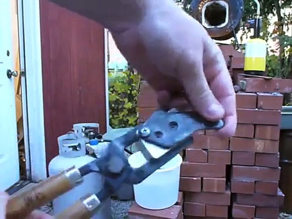 Home made bullets - Reloading cast bullets 9mm