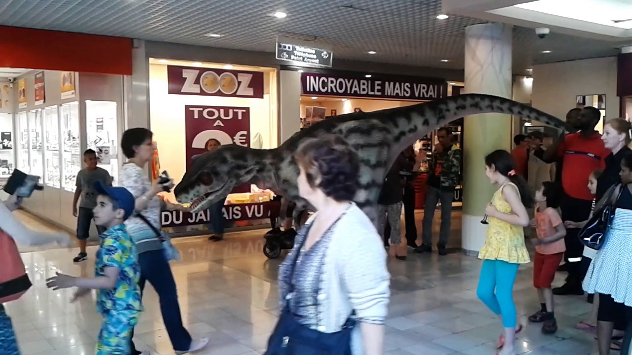 Dinosaures au centre commercial de La Grande Porte de Montreuil - Cuzco Animatronics