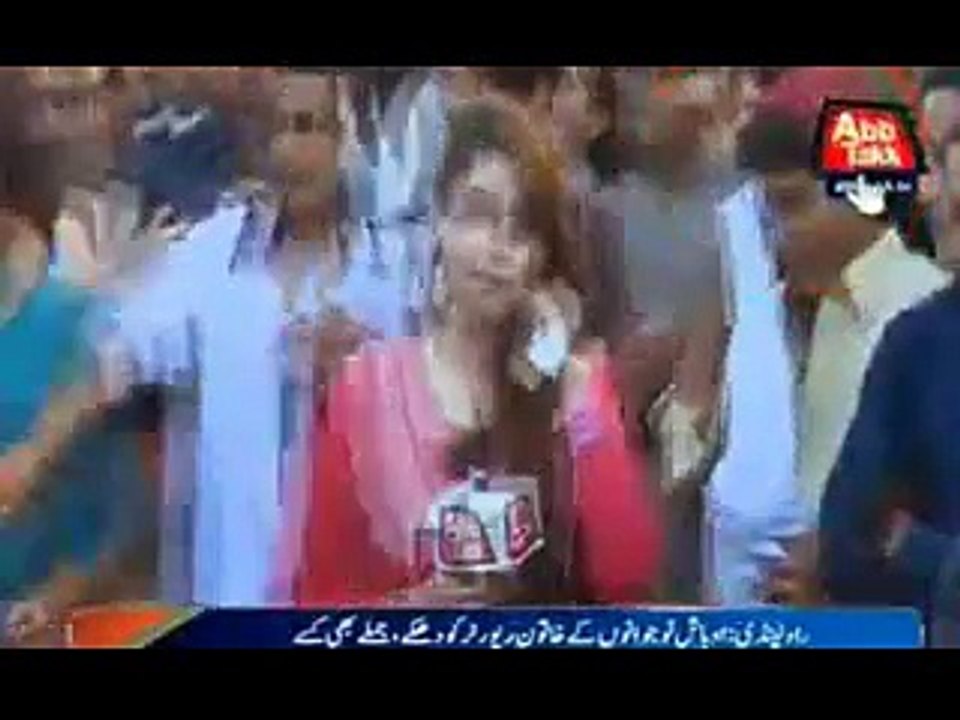 See how pindi boys teasing female reporter