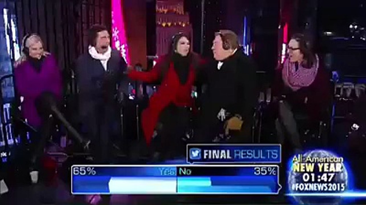 Kissing In Live Show !