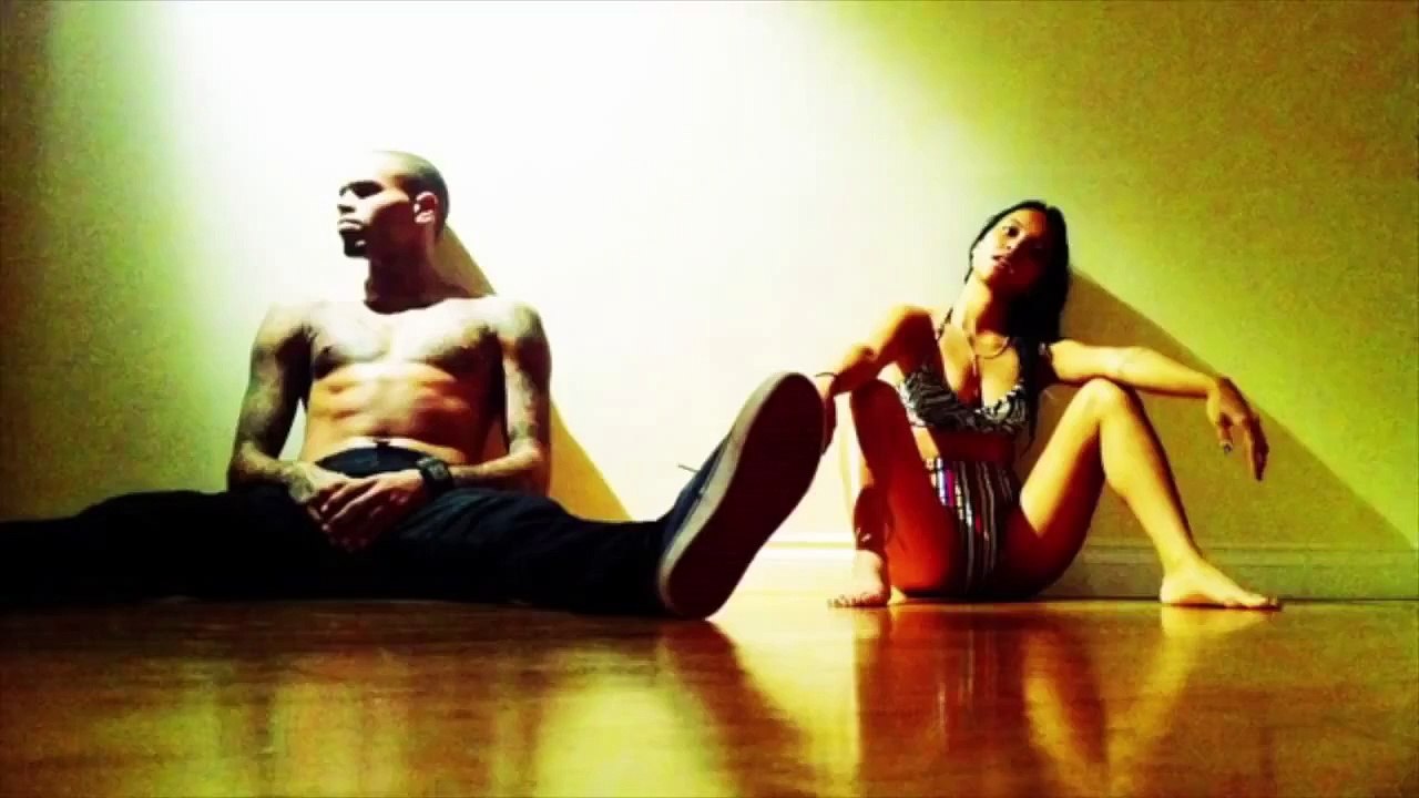 Chris Brown - Right Here (Music Video) (New Son...